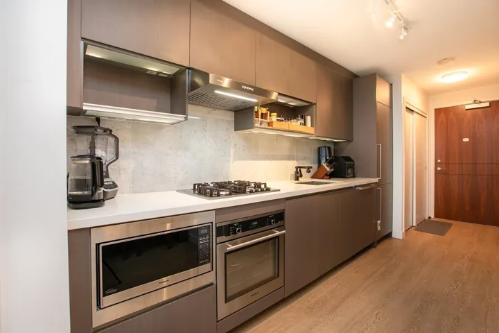 1805 13696 100 AVENUE, Surrey, British Columbia V3T0L5