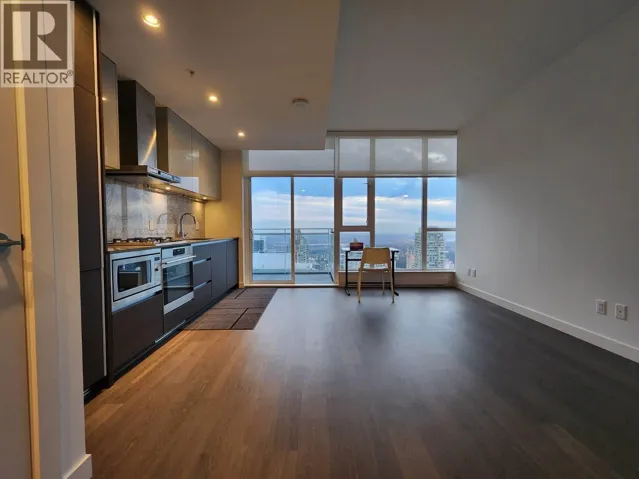 5203 4670 ASSEMBLY WAY, Burnaby, British Columbia V5H0H3