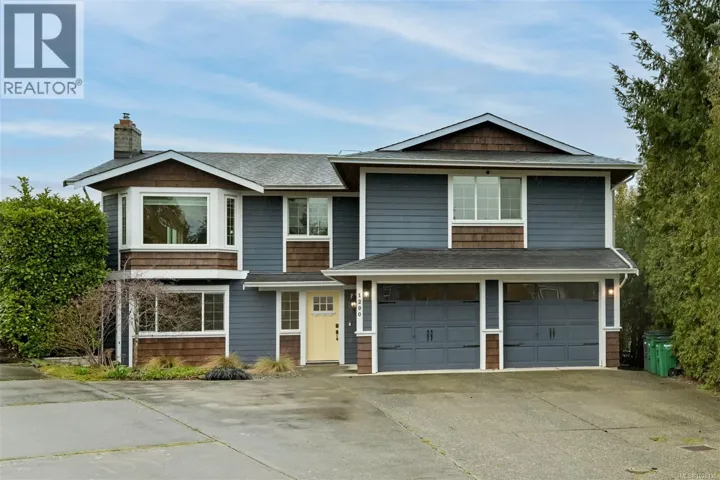 1290 Lidgate Crt, Saanich, British Columbia V8Z7E3