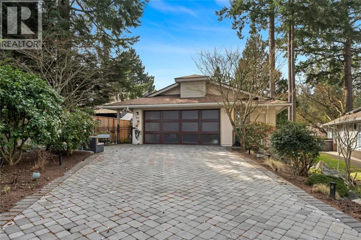 990 Scottswood Close, Saanich, British Columbia V8Y2V1