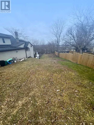 1 BALL AVENUE, St. Catharines (Burleigh Hill), Ontario L2T1B4