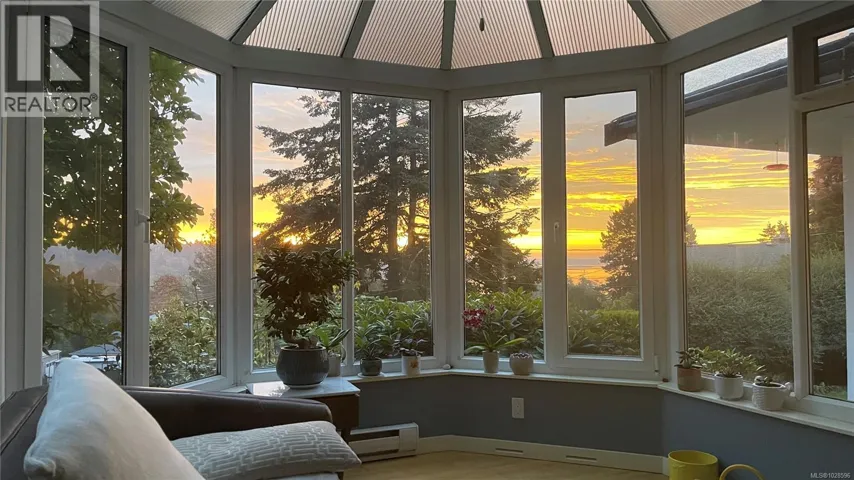 2559 Bermuda Pl, Saanich, British Columbia V8P3G2