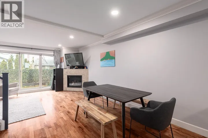 5 215 E 4TH STREET, North Vancouver, British Columbia V7L1J1