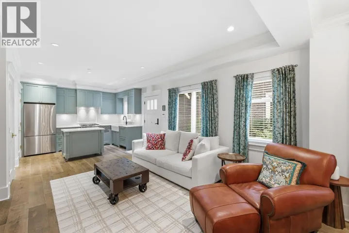 3176 BURRARD STREET, Vancouver, British Columbia V6J2L9