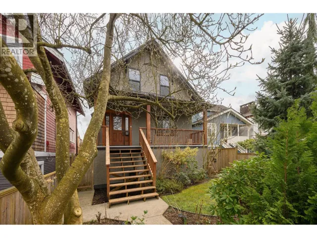 2834 E GEORGIA STREET, Vancouver, British Columbia V5K2K4