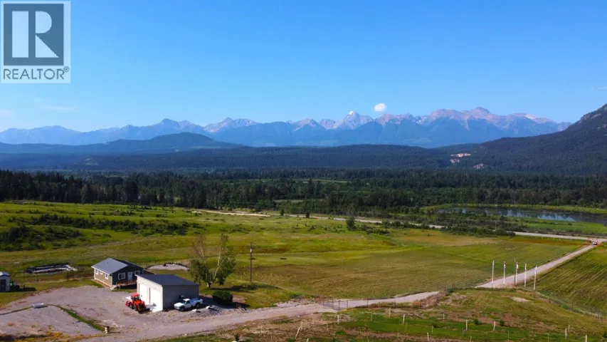 726 95 Highway, Spillimacheen, British Columbia V0A1M0