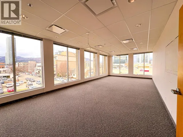 1674 Bertram Street Unit# 302, Kelowna, British Columbia V1Y9G4