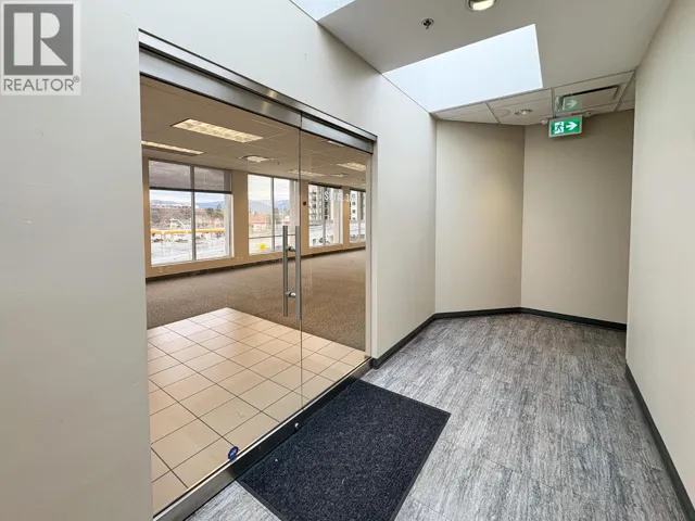 1674 Bertram Street Unit# 300, Kelowna, British Columbia V1Y9G4