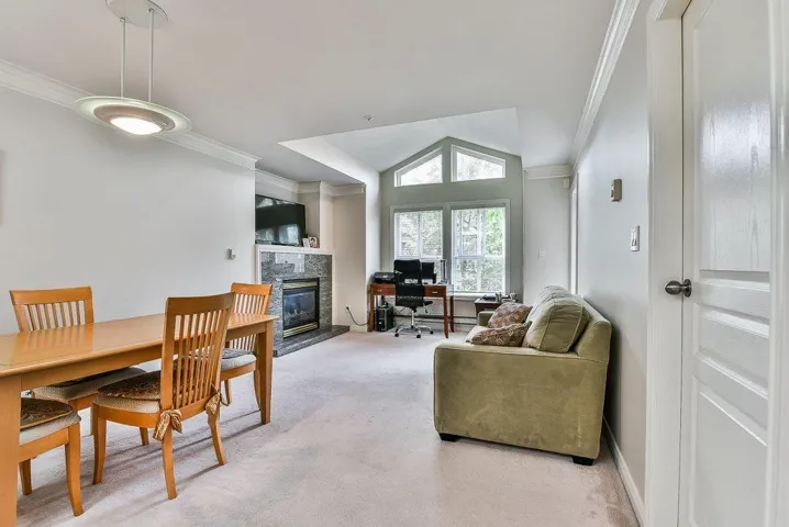 404 8115 121A STREET, Surrey, British Columbia V3W1J2