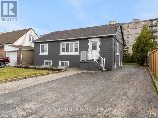 54 DUNCOMBE DRIVE, Hamilton (Hill Park), Ontario L9A2G2