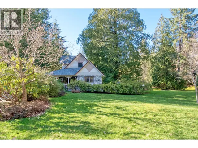 5479-5487 BROOKS ROAD, Halfmoon Bay, British Columbia V7Z1G1