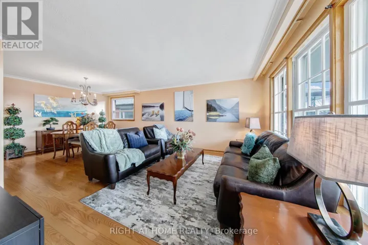 234 MAPLE LEAF DRIVE, Toronto (Rustic), Ontario M6L1P1