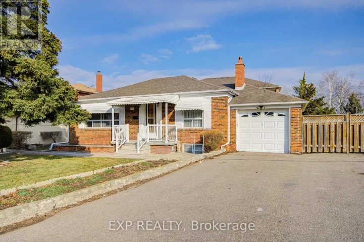 428 MAPLE LEAF DRIVE, Toronto (Maple Leaf), Ontario M6L1P7