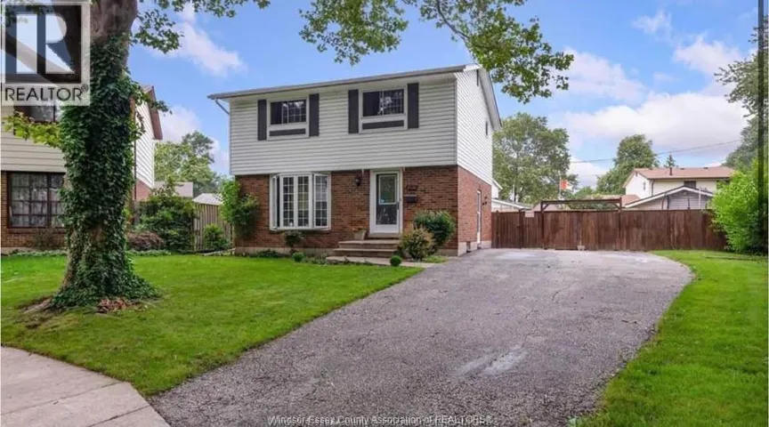 3536 Wolfe COURT, Windsor, Ontario N9C1X2