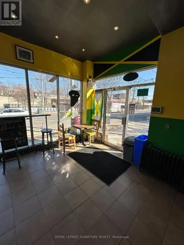 STORE FRONT - 854 BATHURST STREET, Toronto (Annex), Ontario M5R3G2