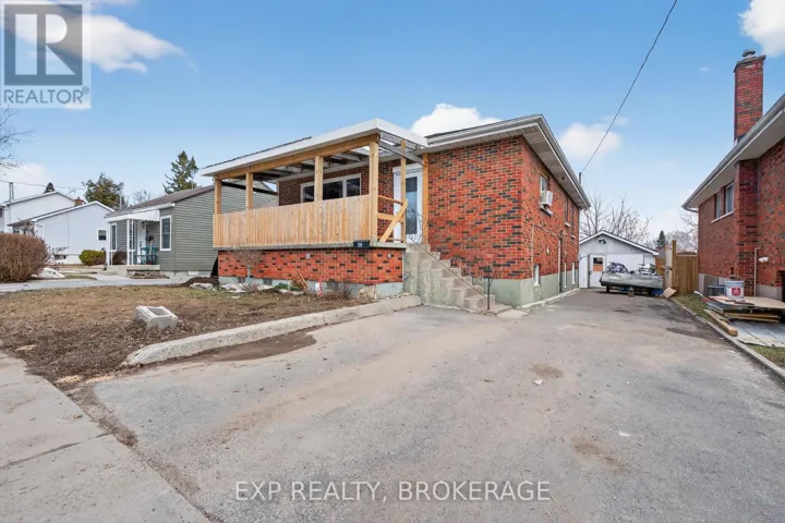 43 CARLETON STREET, Kingston (East of Sir John A. Blvd), Ontario K7K4E7