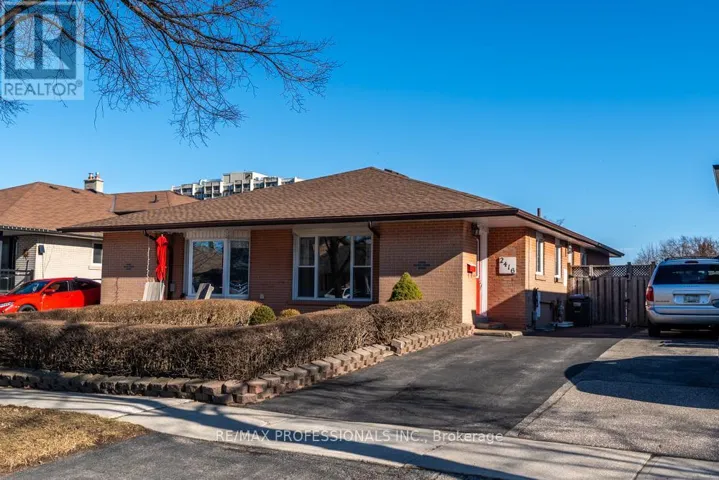 2416 PADSTOW CRESCENT, Mississauga (Clarkson), Ontario L5J2G4