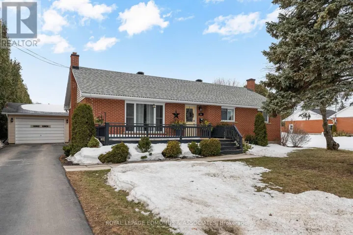 94 OAK STREET W, Laurentian Valley, Ontario K8A7R3