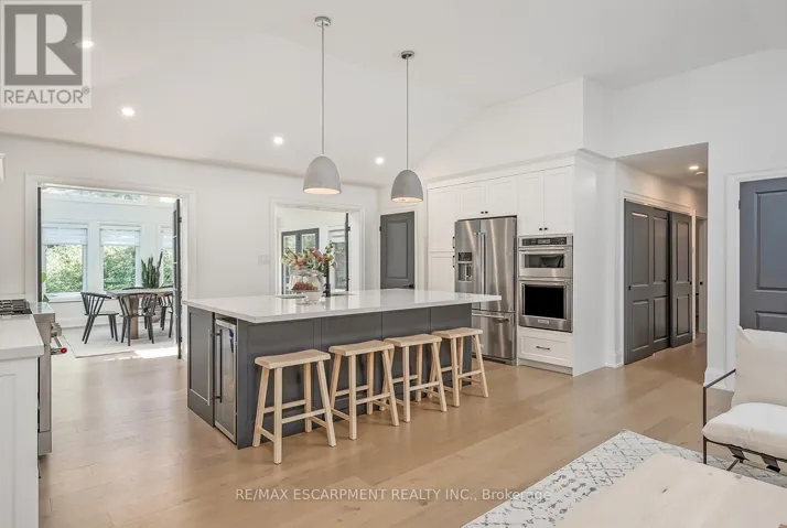 564 MAPLEHILL DRIVE, Burlington (Roseland), Ontario L7N2W3