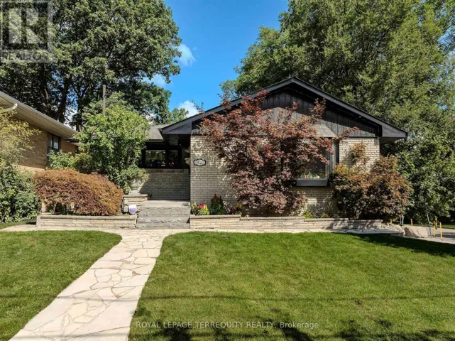 92 SASKATOON DRIVE, Toronto (Kingsview Village-The Westway), Ontario M9P2G4