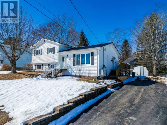 2 Pinecrest Boulevard, Bridgewater, Nova Scotia B4V3R4