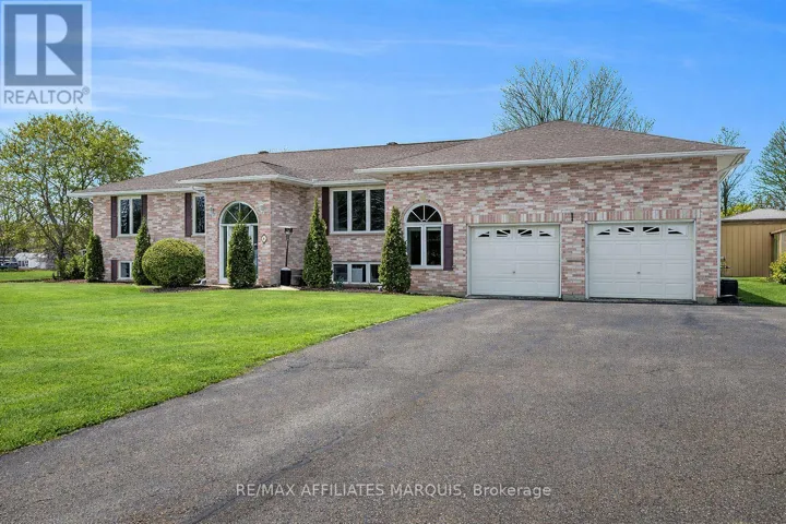8 DAVIS LANE, Rideau Lakes, Ontario K7A4S5