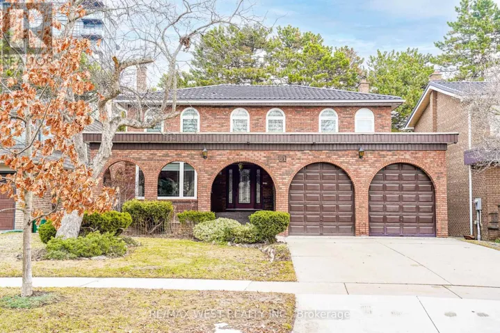 31 CANTERBURY CRESCENT, Toronto (Edenbridge-Humber Valley), Ontario M9A5A4