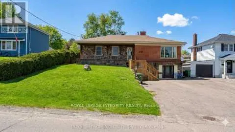 228 CLEMOW AVENUE, Pembroke, Ontario K8A2C8