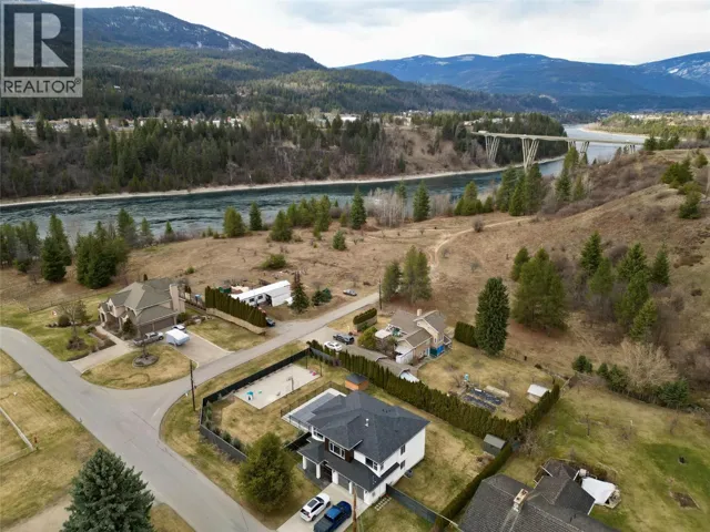 1040 Wild Orchard Lane, Castlegar, British Columbia V1N4L1