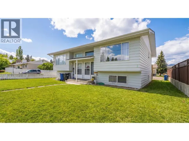 1121 8 Avenue S, Cranbrook, British Columbia V1C5J6