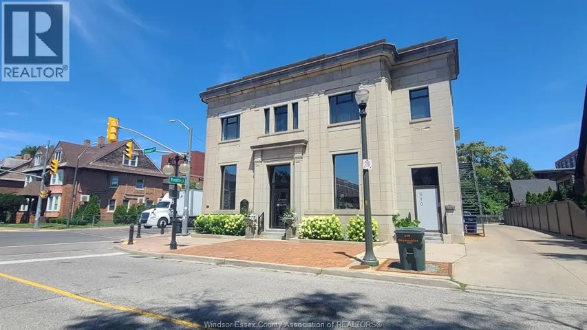 606 DEVONSHIRE, Windsor, Ontario N8Y2L8