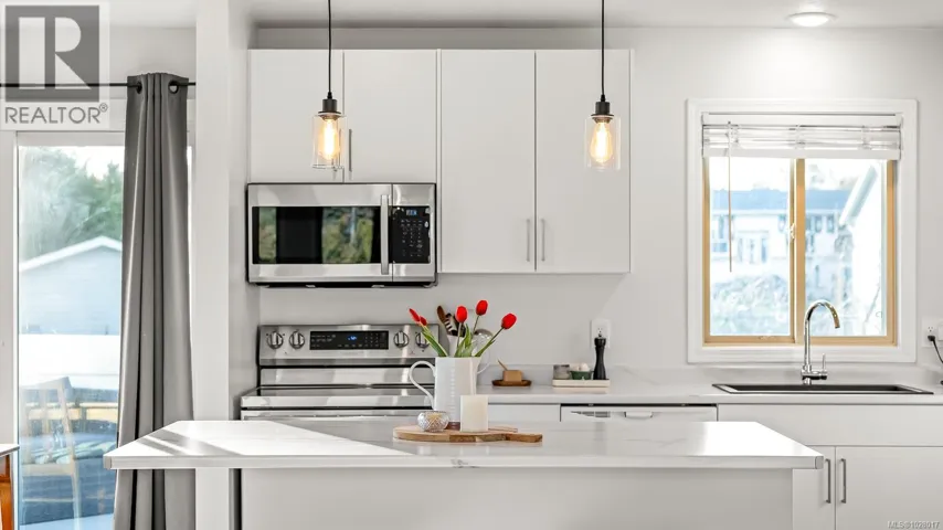 519 Pritchard Rd, Comox, British Columbia V9M3H9