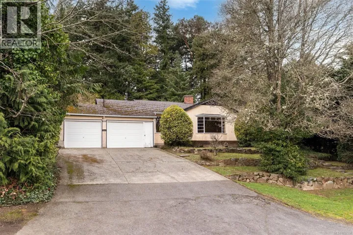 3984 Hollydene Pl, Saanich, British Columbia V8N3Z7