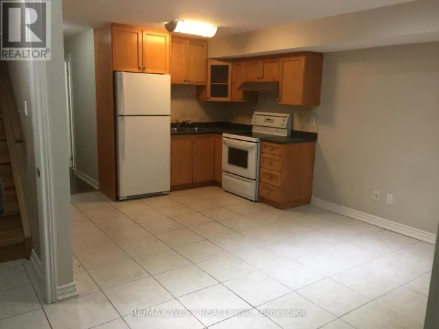 LOWER - 150 WILTSHIRE AVENUE, Toronto (Weston-Pellam Park), Ontario M6N2W1
