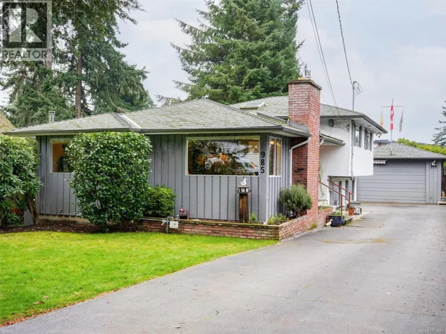 985 Sutcliffe Rd, Saanich, British Columbia V8Y1M9