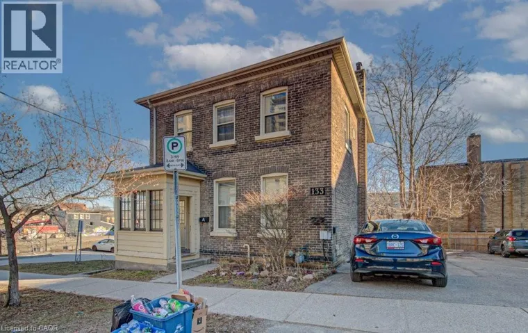 133 DARLING Street, Brantford, Ontario N3T2L1