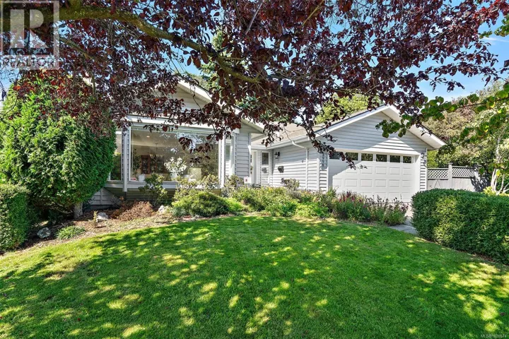 3998 Cedar Hill Rd, Saanich, British Columbia V8N3C1