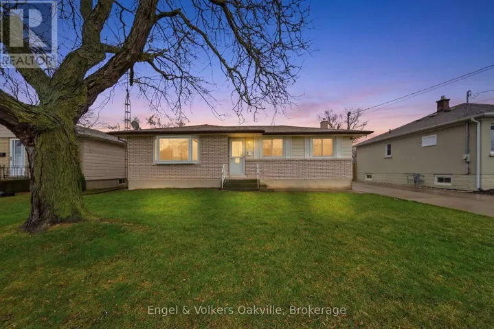 56 BLOOMFIELD AVENUE, St. Catharines (Secord Woods), Ontario L2P1X3