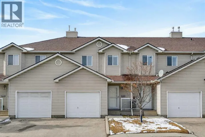 68 Douglas Glen Park SE, Calgary, Alberta T2Z3Z3