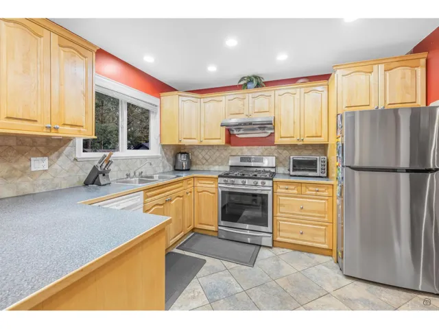 13277 64A AVENUE, Surrey, British Columbia V3W7H9
