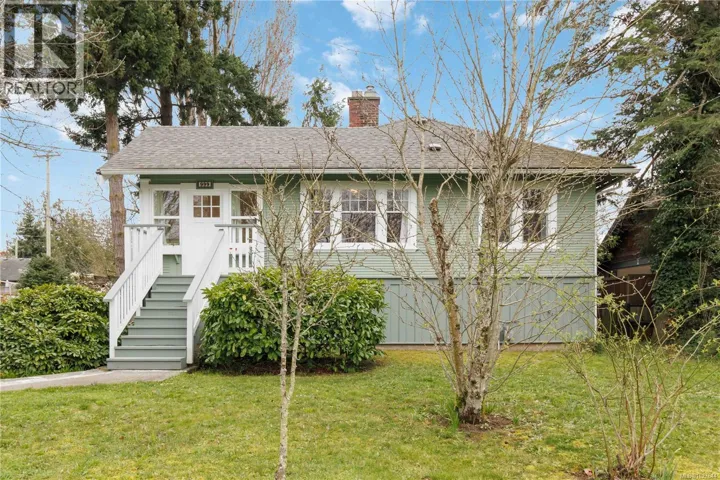 999 Darwin Ave, Saanich, British Columbia V8X2X8