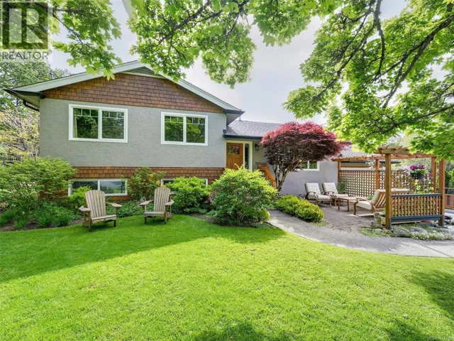 4725 Rosehill Rd, Saanich, British Columbia V8Z5N2