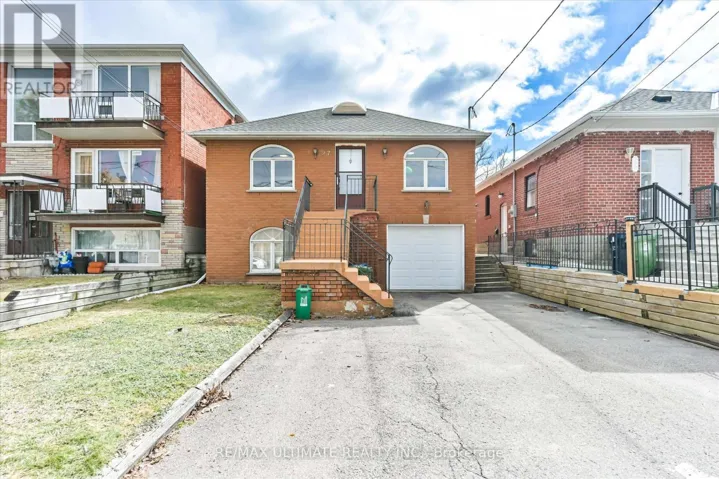 MAIN - 27 VENN CRESCENT, Toronto (Keelesdale-Eglinton West), Ontario M6M1S5