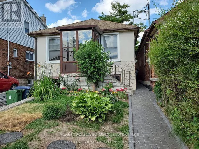-MAIN - 33 BRANSTONE ROAD, Toronto (Caledonia-Fairbank), Ontario M6E4E3