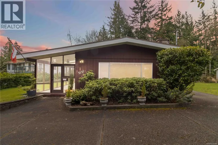 5151 Beckton Rd, Saanich, British Columbia V8Y2C2
