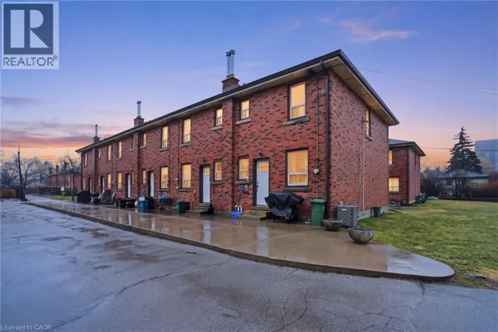 424 EAST 42ND Street, Hamilton, Ontario L8T3A9