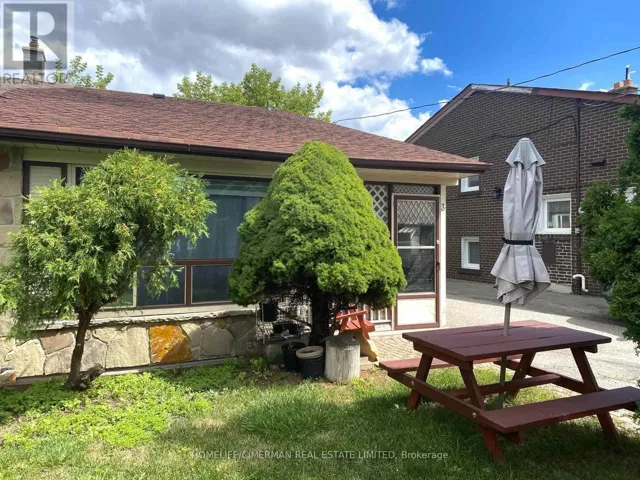 3 BENTON STREET, Brampton (Bram East), Ontario L6W3B8