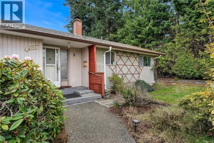 4987 Wesley Rd, Saanich, British Columbia V8Y1Z1