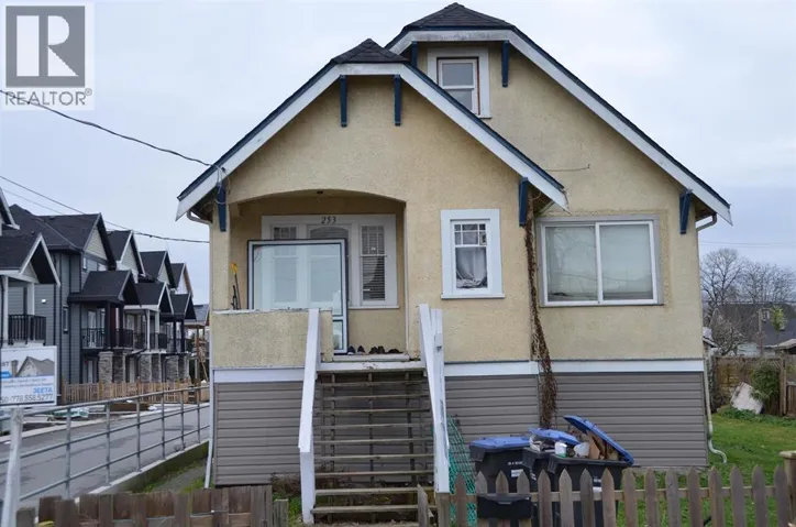 253 BOYNE STREET, New Westminster, British Columbia V3M5J7