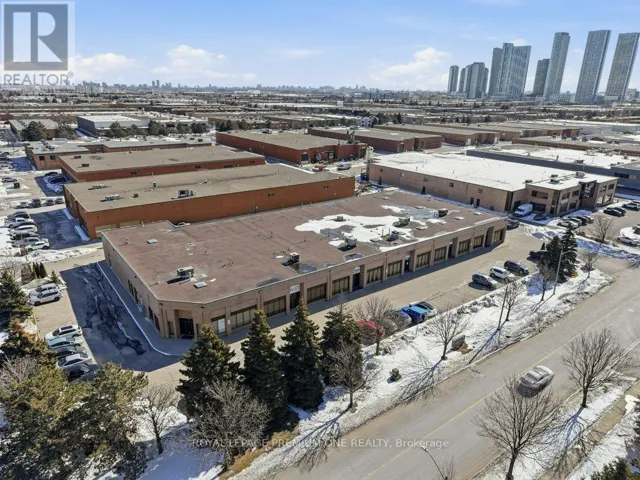 4 - 299 APPLEWOOD CRESCENT, Vaughan (Concord), Ontario L4K4E7